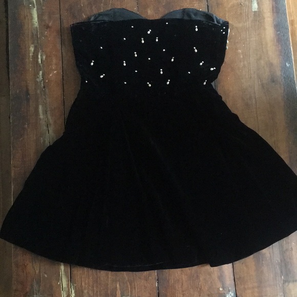 Vintage Black Velvet Cocktail Dress - Picture 6 of 8